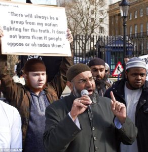 iadi_131019_moslem patrol london